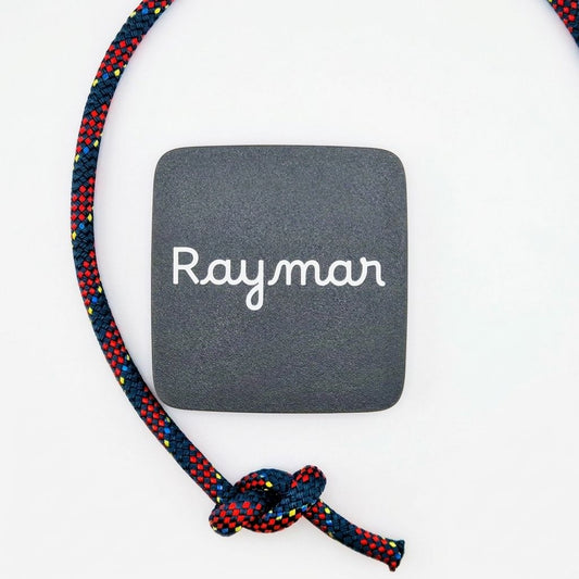 Un capot protégeant un écran d'électronique marine Raymarine i70