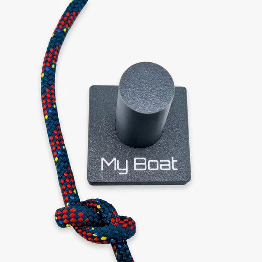 Capot protégeant un panneau de commande de propulseur avec un joystick Sleipner 8960.