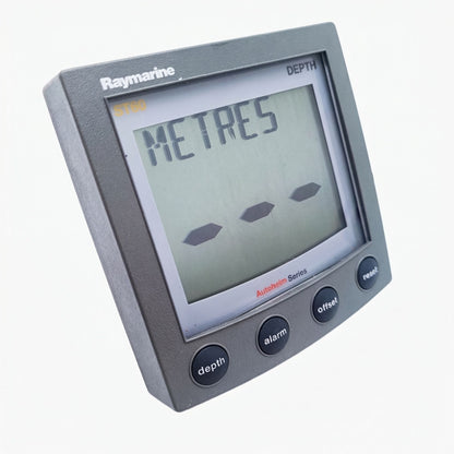 Raymarine ST60 gamme d'instruments avec plusieurs écrans affichant des données marines