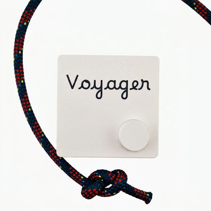 Capot protégeant un écran de navigation B&G Network GPS Plus.