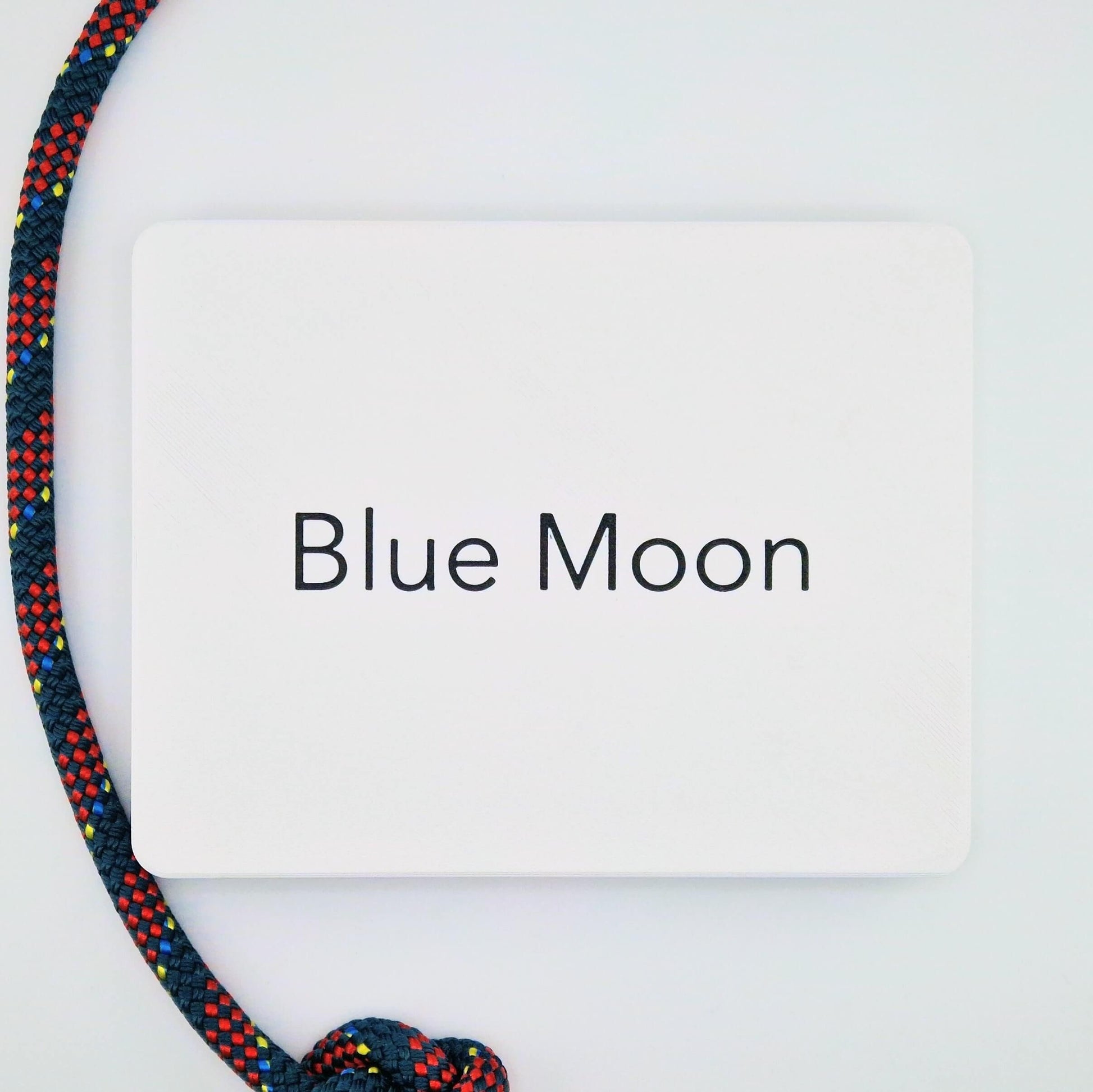 Capot vue de face avec nom du bateau écrit dessus