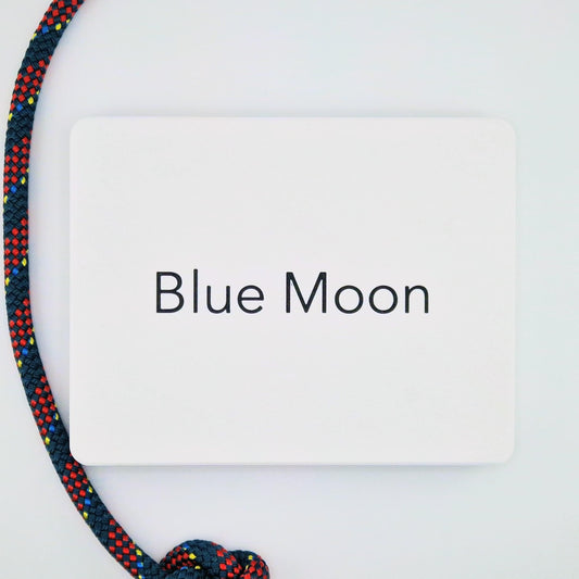 Capot vue de face avec nom du bateau écrit dessus